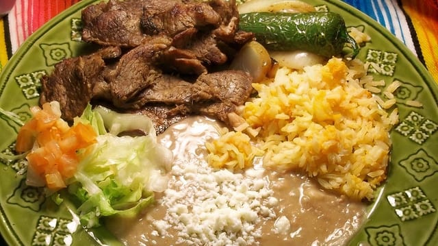 #8 Plato de Asada Combo.